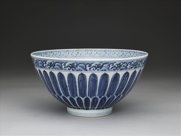 青花番蓮紋碗