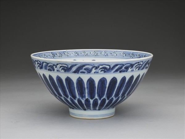 青花番蓮紋碗