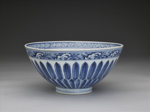 青花番蓮紋碗