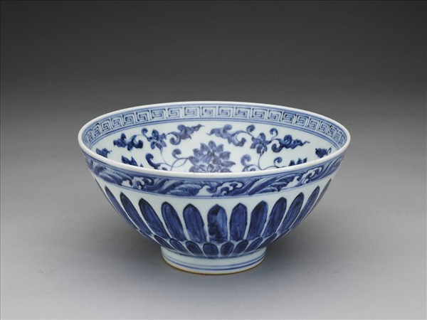 青花番蓮紋碗