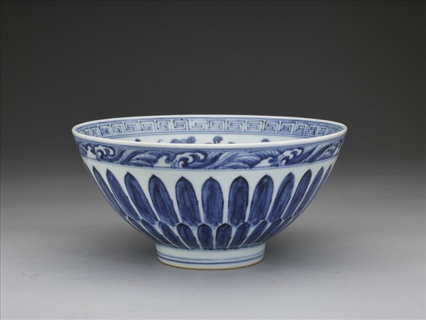 青花番蓮紋碗