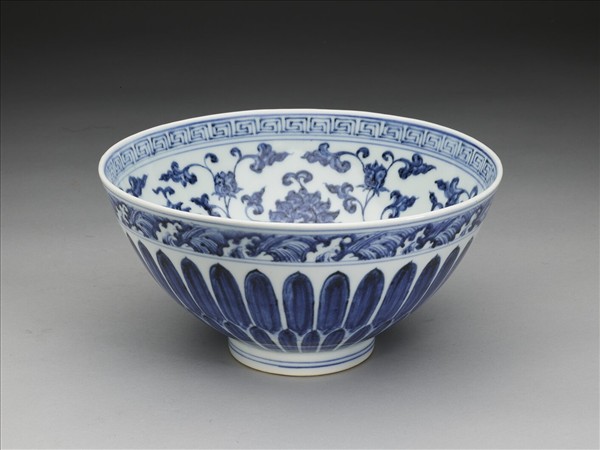 青花番蓮紋碗