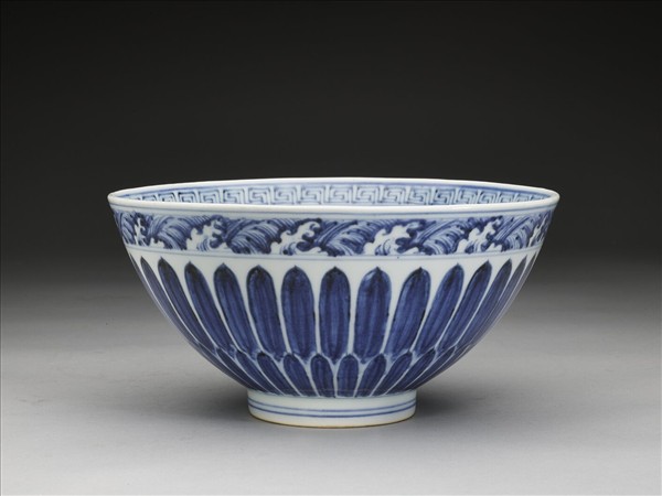 青花番蓮紋碗