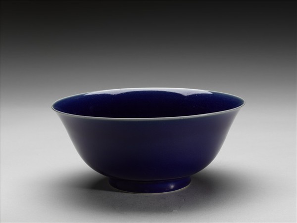 霽青暗花雙龍紋碗