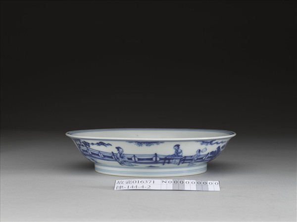 青花三友仕女圖盤