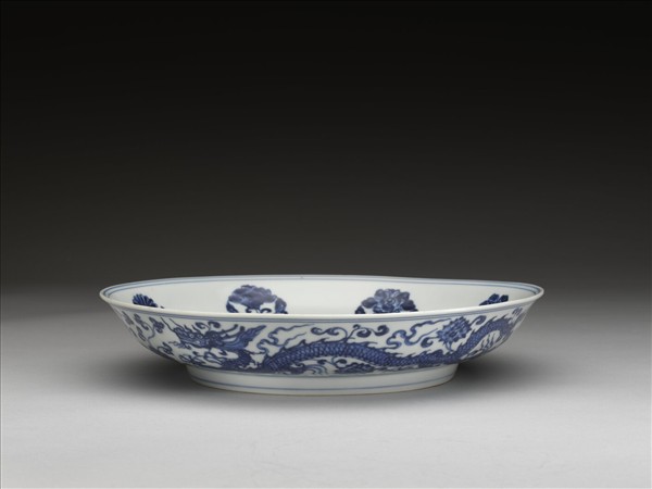 青花團花龍紋盤