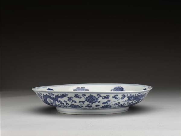 青花團花龍紋盤