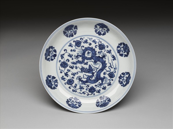 青花團花龍紋盤