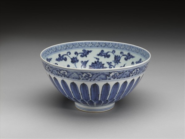 青花番蓮紋碗