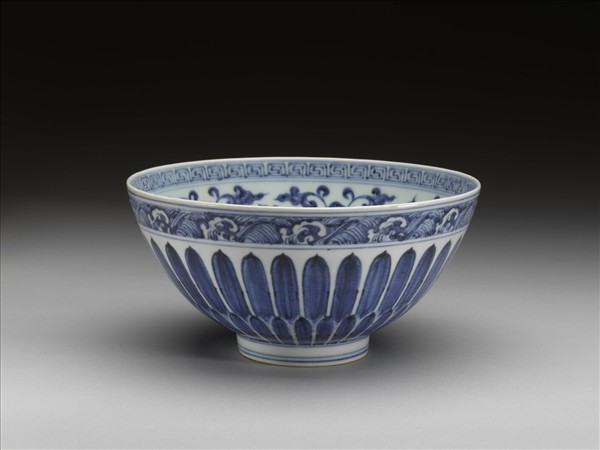 青花番蓮紋碗