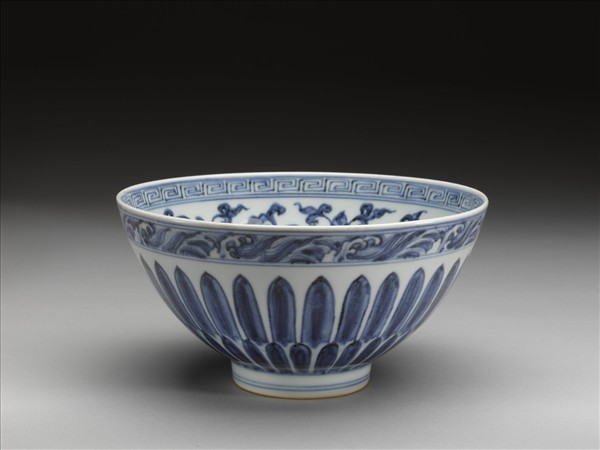 青花番蓮紋碗