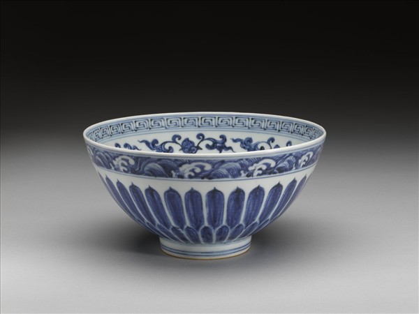 青花番蓮紋碗
