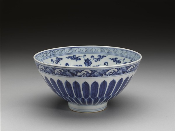 青花番蓮紋碗