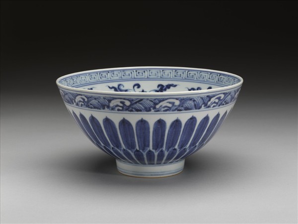 青花番蓮紋碗