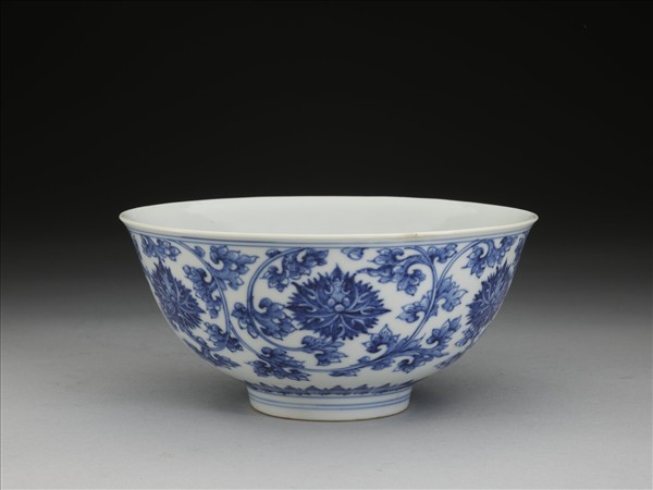 青花番蓮紋碗
