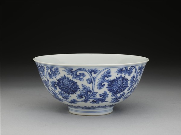 青花番蓮紋碗