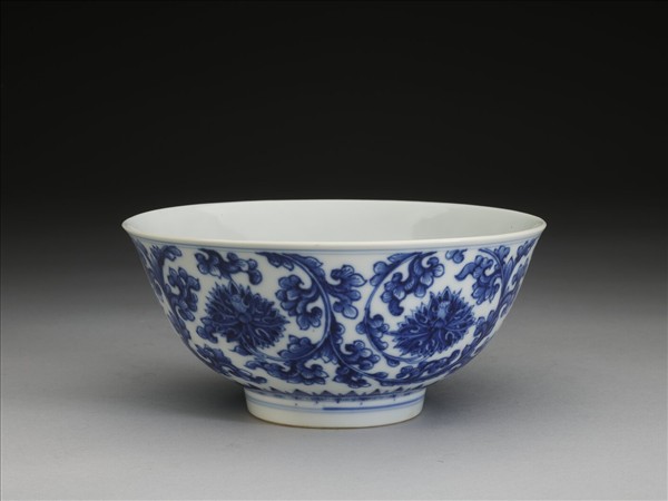 青花番蓮紋碗