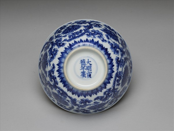 青花番蓮紋碗