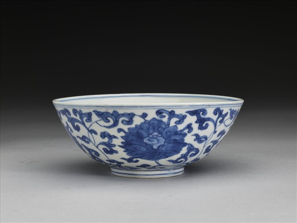 青花番蓮壽字紋碗