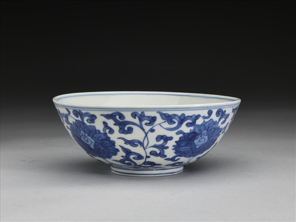 青花番蓮壽字紋碗