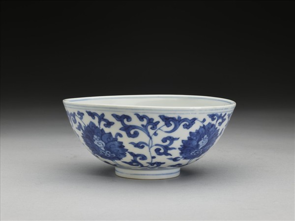 青花番蓮壽字紋碗