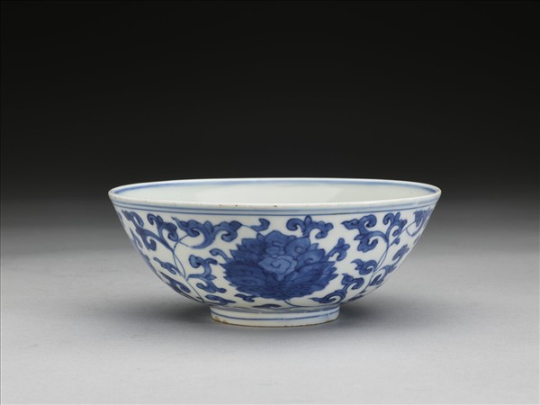 青花番蓮壽字紋碗