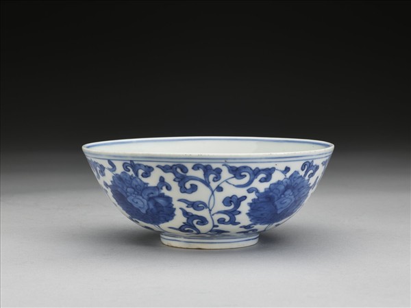 青花番蓮壽字紋碗