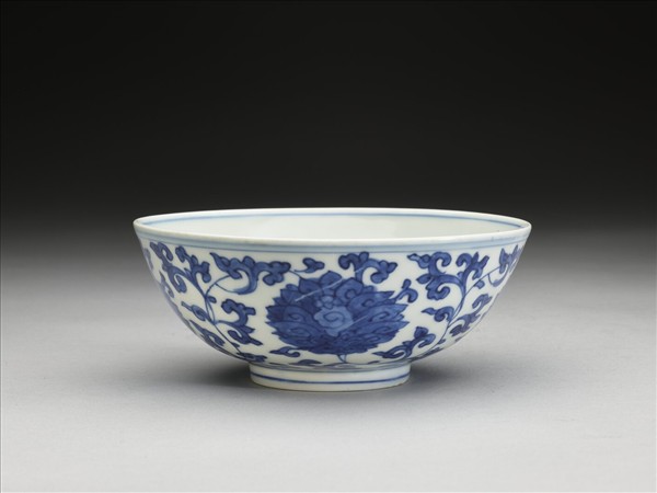 青花番蓮壽字紋碗