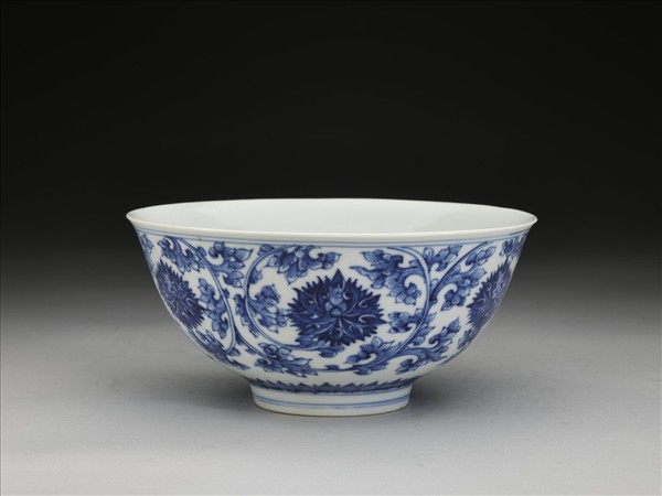 青花番蓮紋碗
