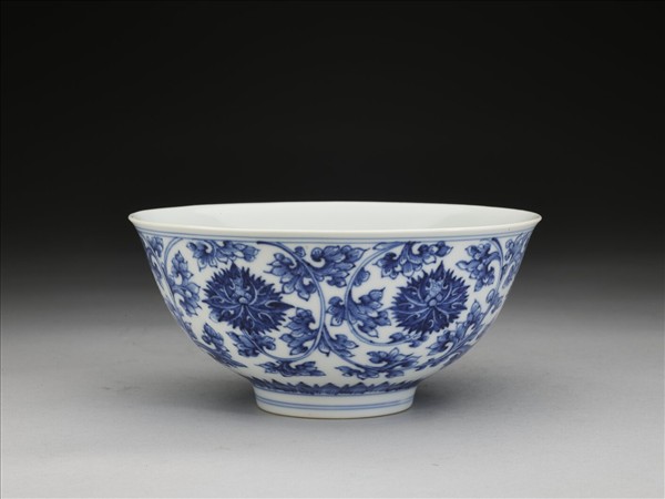 青花番蓮紋碗