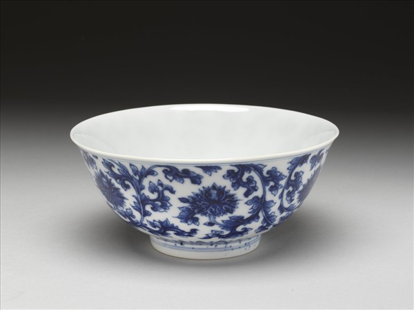 青花番蓮紋碗