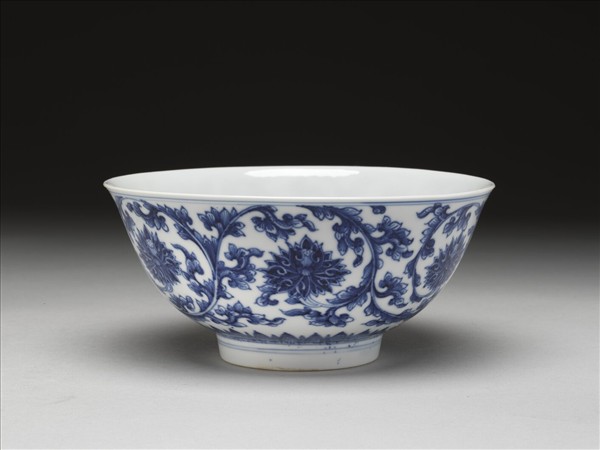 青花番蓮紋碗