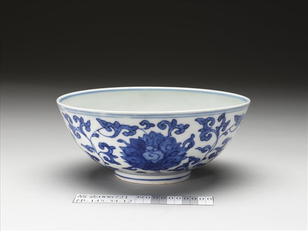 青花番蓮壽字紋碗