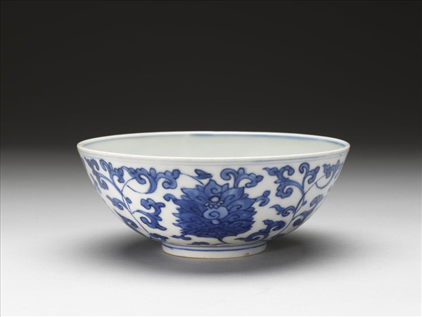 青花番蓮壽字紋碗