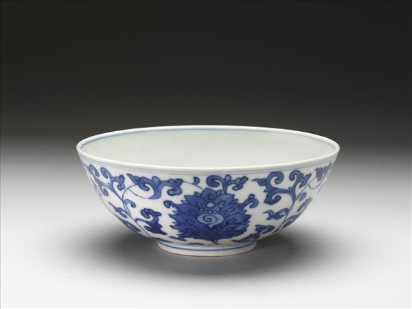 青花番蓮壽字紋碗