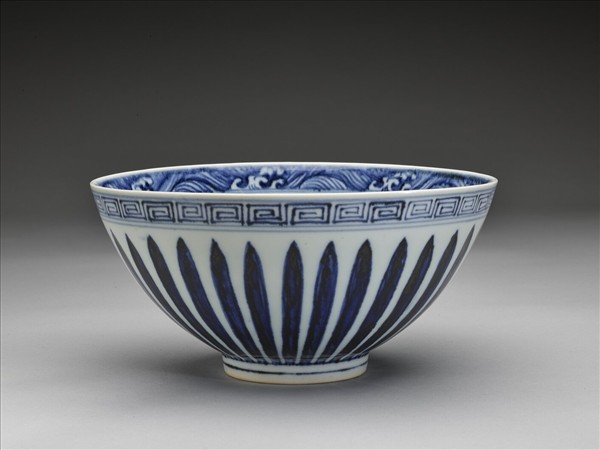 青花花卉紋蓮子碗