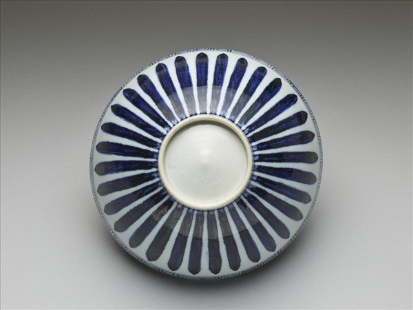 青花花卉紋蓮子碗