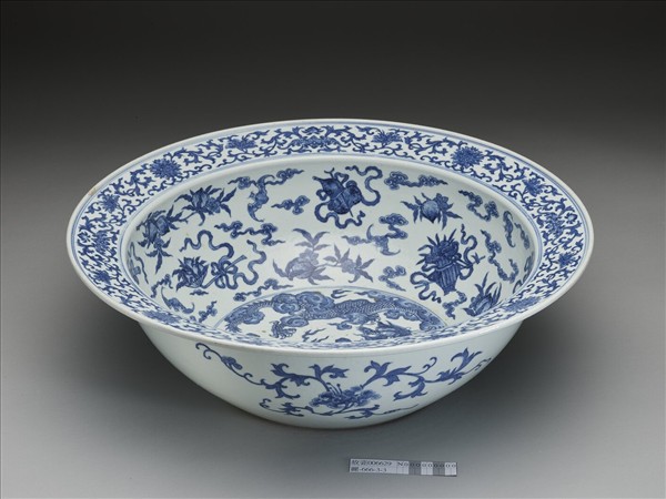 青花八寶魚龍紋盆