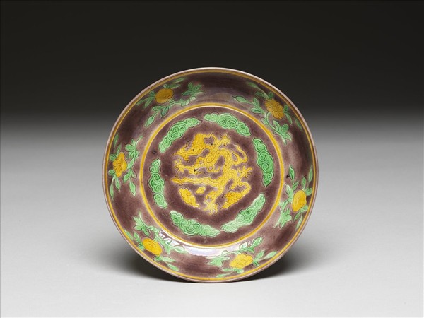 素三彩紫地花果龍紋盤