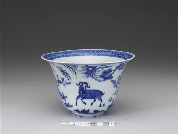 青花三羊開泰圖仰鐘式碗