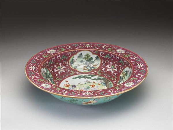 粉彩紅地山水人物圖盆