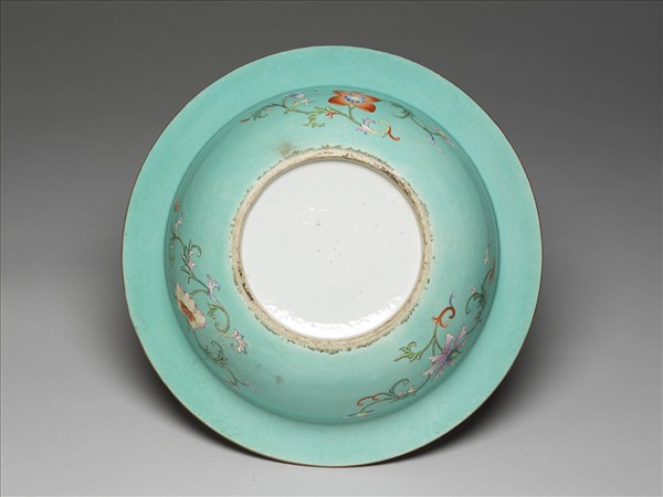 粉彩紅地山水人物圖盆