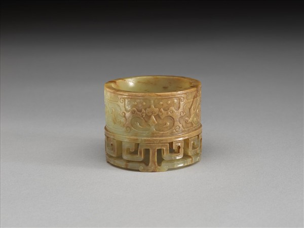 玉蟠螭紋連座圓洗