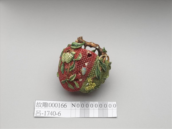 象牙鏤雕花果盒