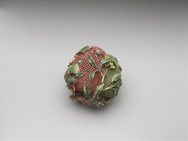 象牙鏤雕花果盒