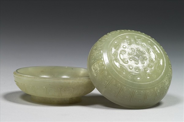 玉雲紋圓盒
