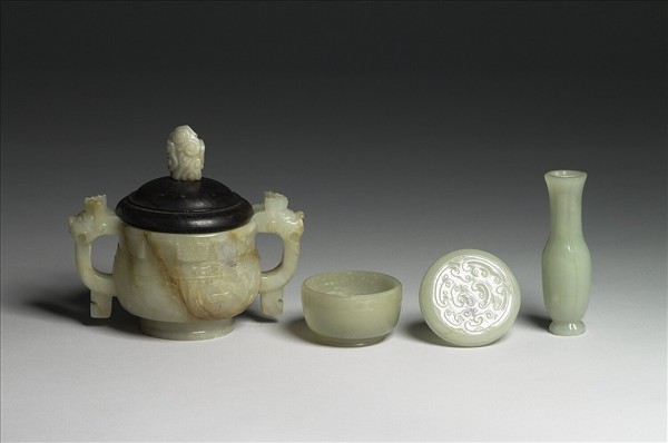 玉獸面紋簋形爐