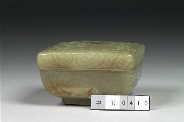 玉雲紋盒