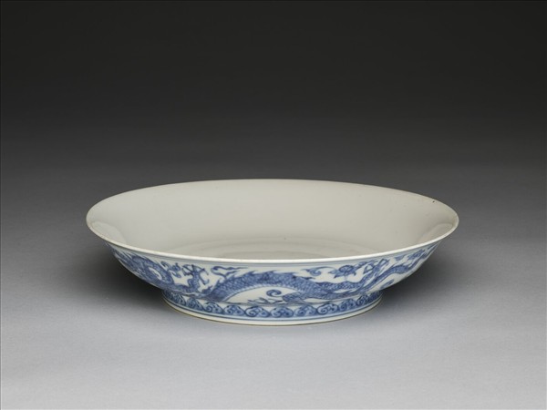 青花纏枝花卉龍紋盤