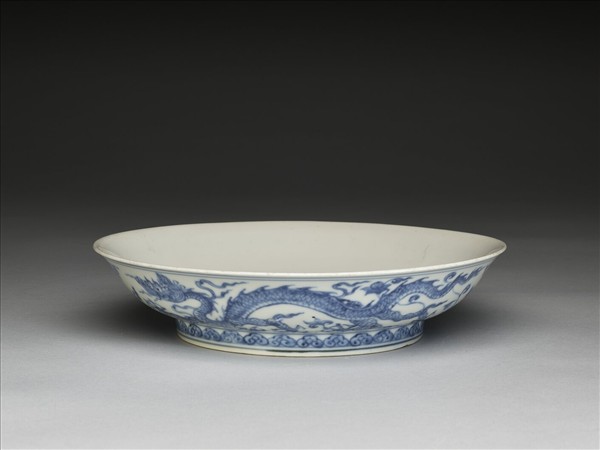 青花纏枝花卉龍紋盤